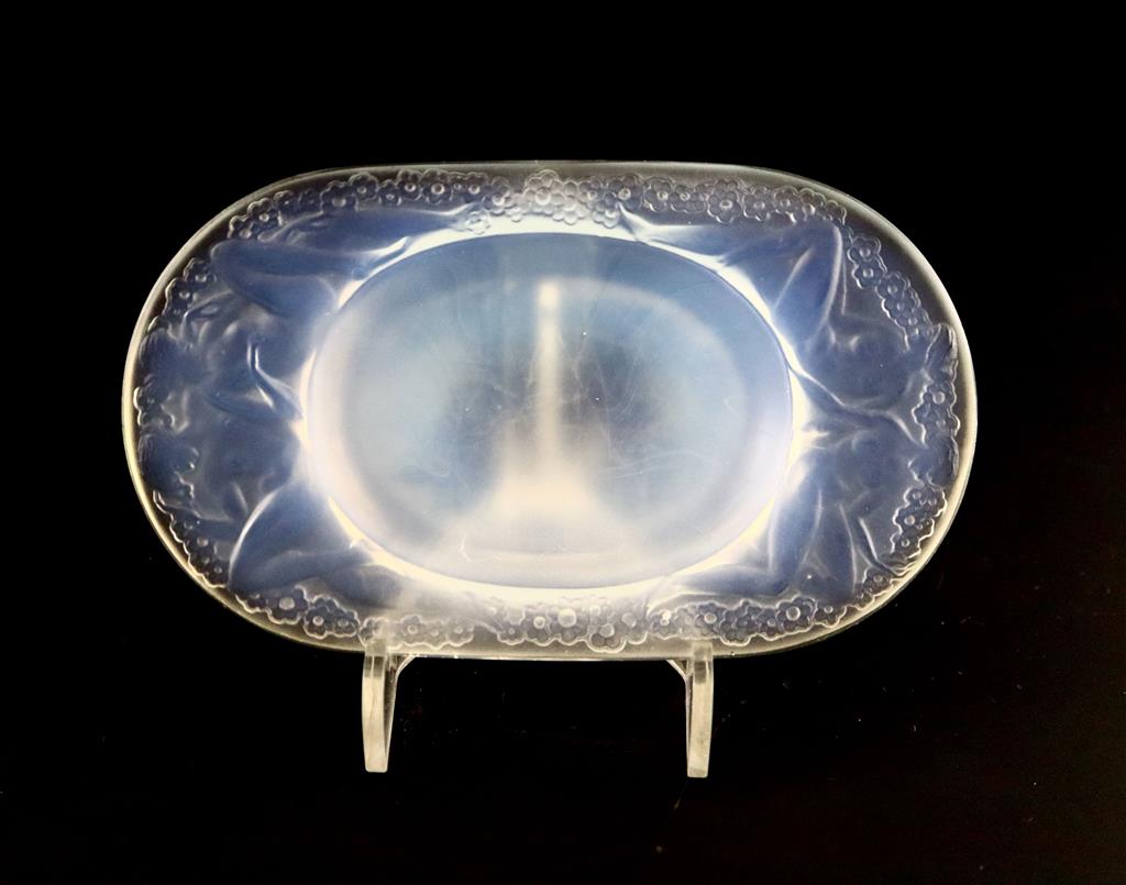 René Lalique. A pre-war frosted glass Médicis pattern cendrier, no.280, designed in 1924, 15cm wide